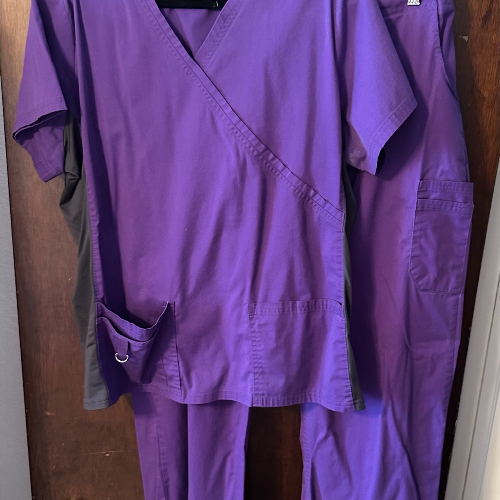 Uniform Advantage Deep Purple Scrub Set